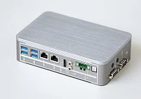 Изображение новости Как организовать рабочее место с двумя мониторами: KVM-переключатель, кронштейн и dok-станция